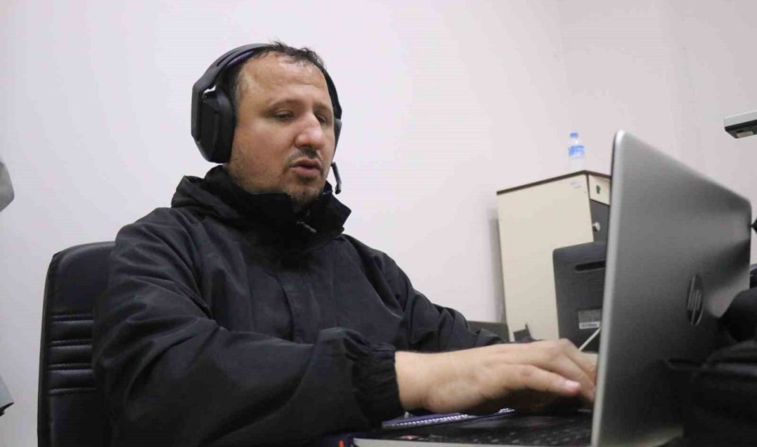 Sakarya Üniversitesinde görevli 45 yaşındaki görme engelli İbrahim Bingül, 3