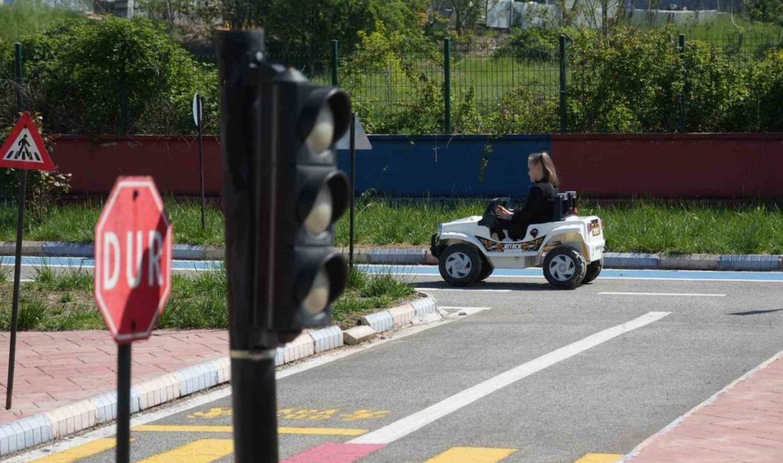 Düzce’de Trafik Haftası kapsamında trafik polisleri ve jandarma trafik ekiplerince