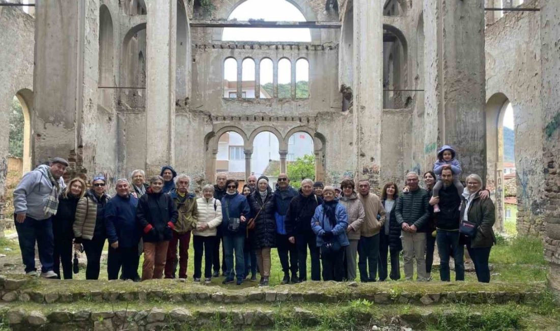 Bilecik’in Osmaneli ilçesinde İstanbul’dan gelen tur grubu, Osmaneli’nin tarihi ve