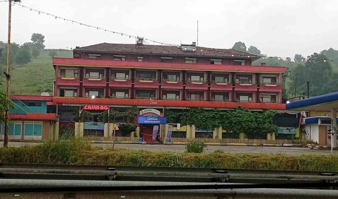 Sakarya’nın Hendek ilçesinde bir otelde çıkan silahlı çatışmada 2 kişi