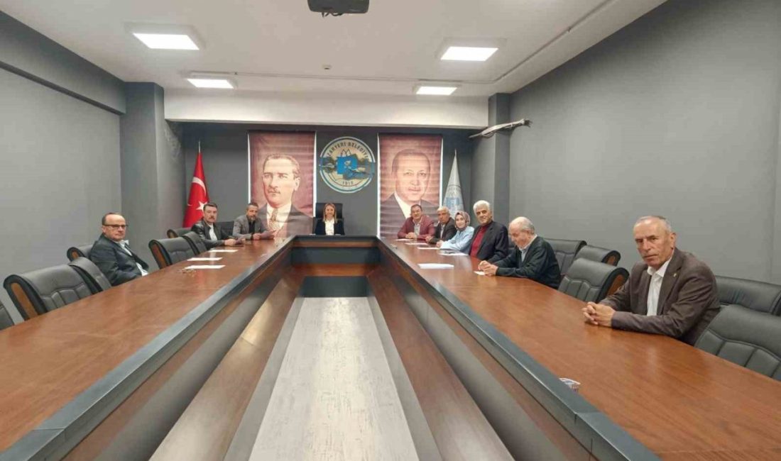 Bilecik’in Pazaryeri ilçesinde belediye meclisi olağanüstü toplandı. Pazaryeri Belediyesi Meclis