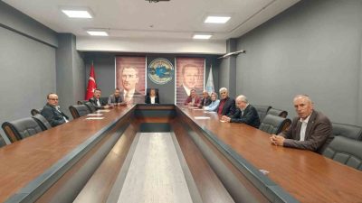 Bilecik’in Pazaryeri ilçesinde belediye meclisi olağanüstü toplandı. Pazaryeri Belediyesi Meclis