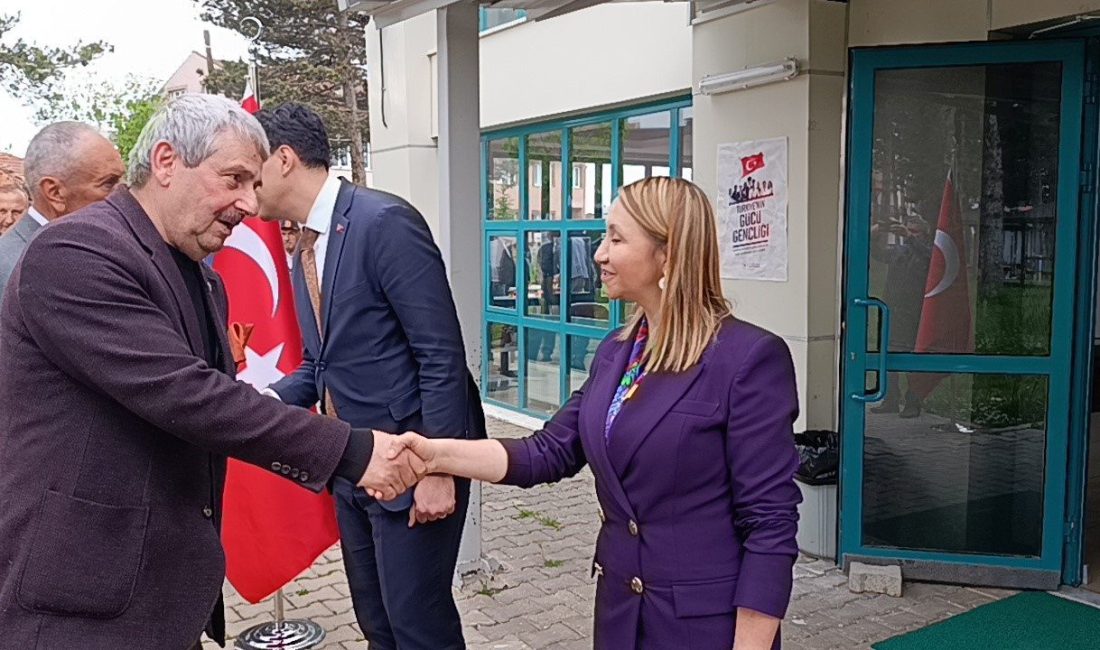 Pazaryeri’nde bayramlaşma coşkusu Bilecik’in Pazaryeri ilçesinde Kurban Bayramı dolayısıyla düzenlenen protokol bayramlaşma programı