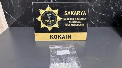 Sakarya’da polis ekiplerince Kuzey Marmara Otoyolu gişelerinde gerçekleştirilen operasyonda, İstanbul’dan