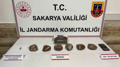 Sakarya’da jandarma ekiplerince 2 ilçede uyuşturucu madde satıcılarına yönelik düzenlenen