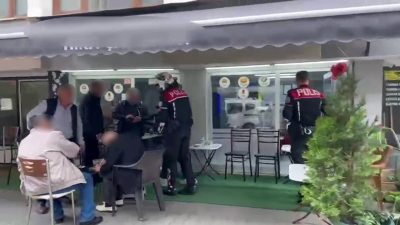 Sakarya’da polis ekiplerince düzenlenen fuhuş operasyonunda, çay ocaklarına gelen özellikle
