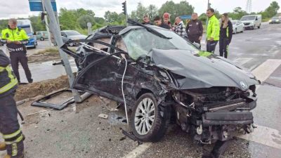 Sakarya’nın Akyazı ilçesinde tır, otomobil ve yolcu minibüsünün karıştığı kazada
