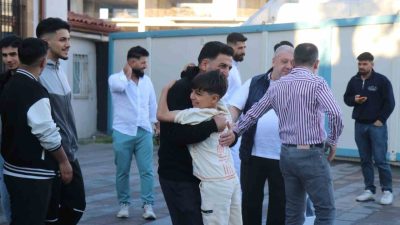 Sakarya’da sabahın erken saatlerinde camileri dolduran vatandaşlar Kurban Bayramı namazını