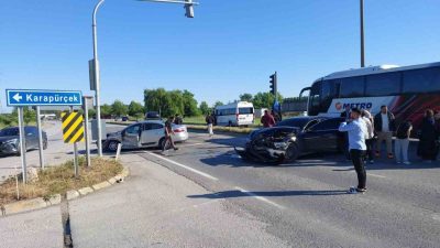 Sakarya’nın Akyazı ilçesinde dün 6 kişinin yaralandığı kavşakta bugün bir