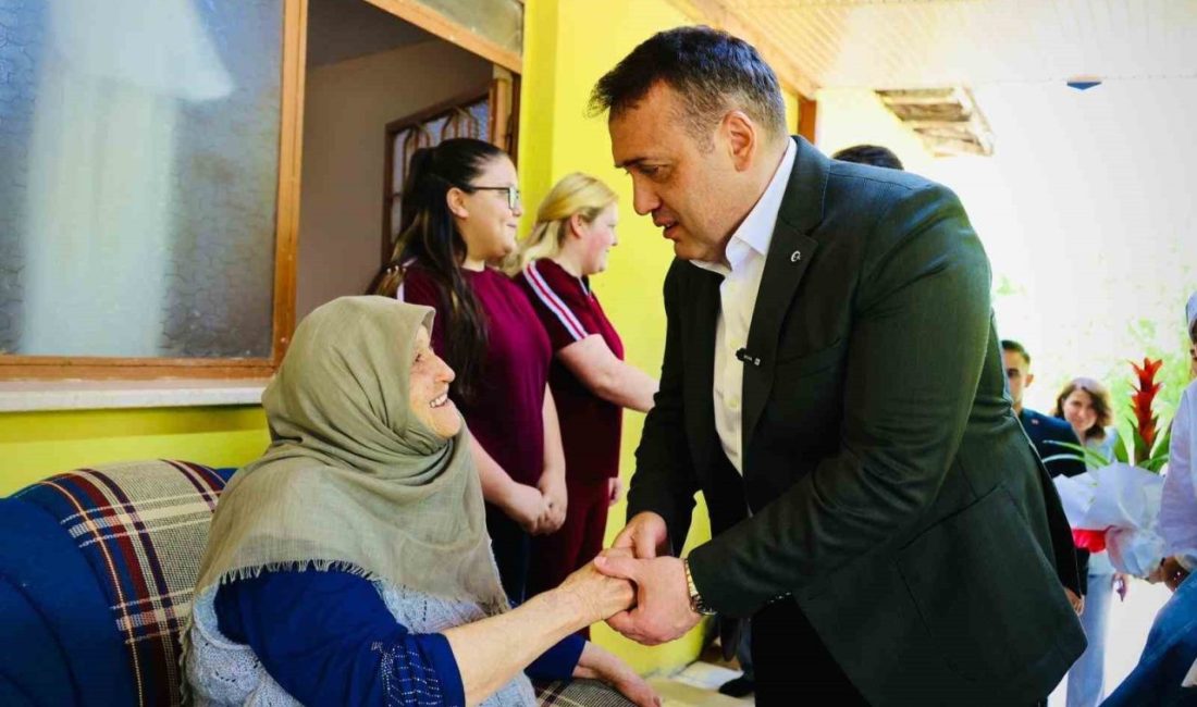 Bilecik Valisi Faik Oktay Sözer, şehit Ramazan Çifçi’nin ailesiyle bir
