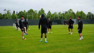 Kocaelispor Teknik Direktörü Selçuk İnan, Antalyaspor ile saha dışında kardeşlik
