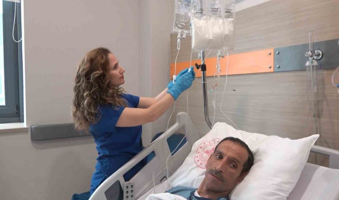 Yalova Eğitim ve Araştırma Hastanesi’nde görevli hemşire Sıdıka Karabıyık, 14