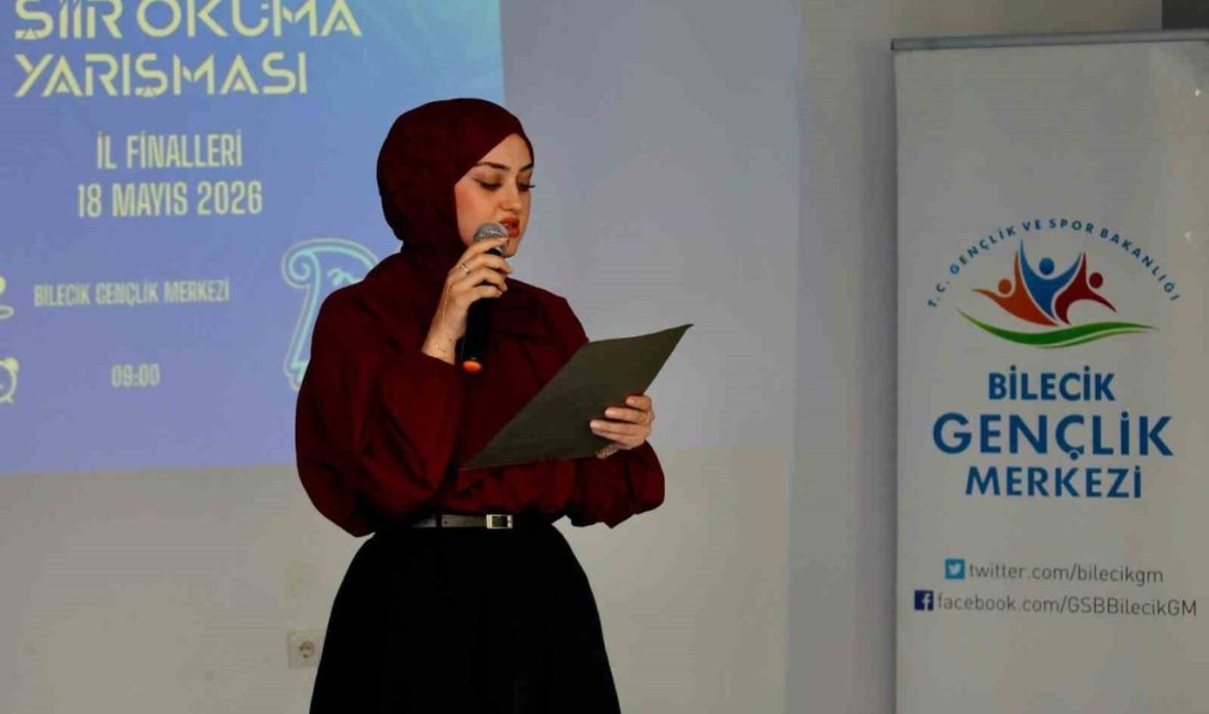 Bilecik’te düzenlenen Şiir Okuma Yarışması’nda dereceye giren gençlere ödülleri verildi.