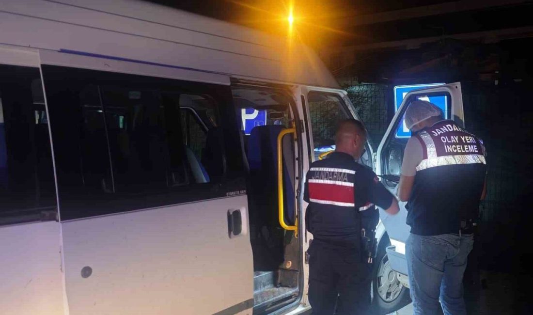 Sakarya’nın Akyazı ilçesinde minibüs içinde silahla vurulan 2 kişi, tedavilerinin