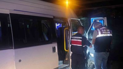 Sakarya’nın Akyazı ilçesinde minibüs içinde silahla vurulan 2 kişi, tedavilerinin