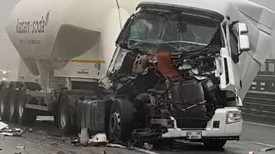 TEM Otoyolu Bolu Dağı Tüneli mevkiinde iki tırın çarpışması sonucu