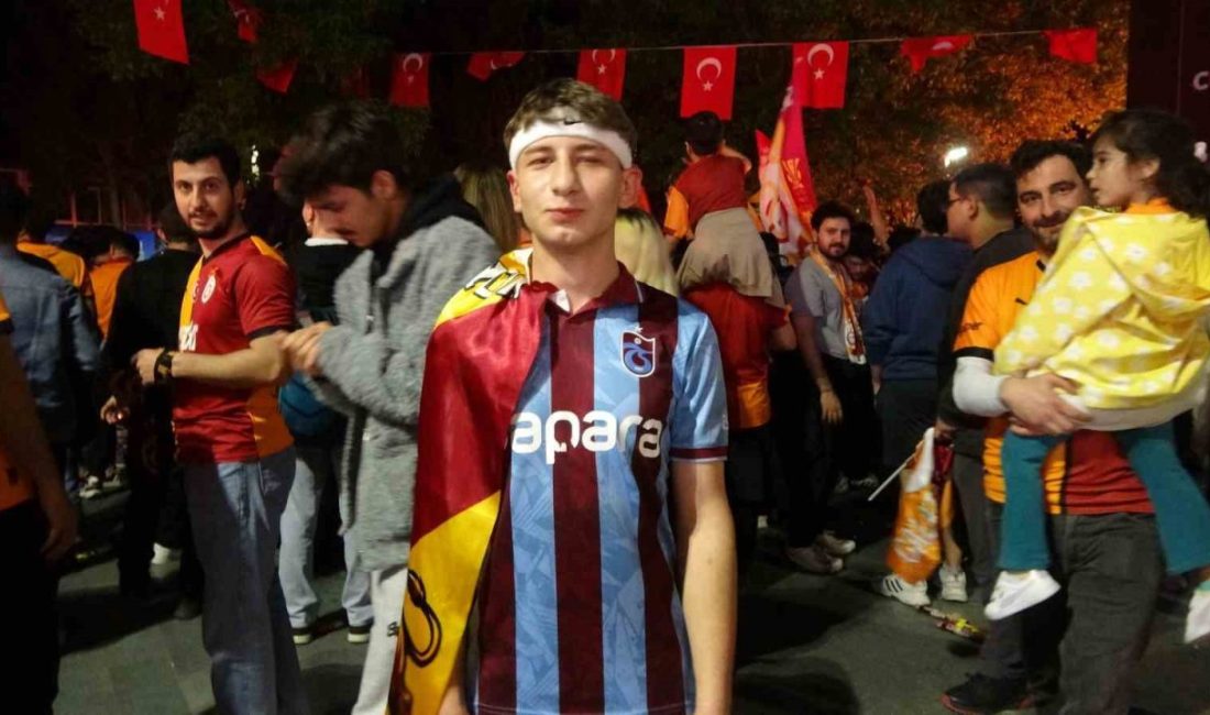 Galatasaray’ın Trendyol Süper Lig’de şampiyonluğunu ilan etmesiyle Kocaeli’de taraftarlar sokağa