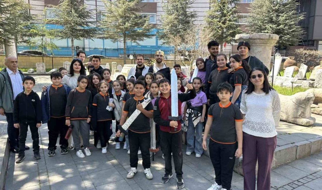 Kastamonu Üniversitesi Sivil Havacılık Yüksekokulu Havacılık Yönetimi öğrencileri tarafından sergilenen
