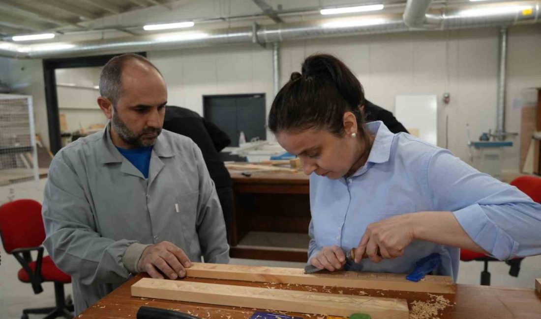 Selçuklu Devleti’nden günümüze kadar ulaşan ahşap oyma sanatı, Kastamonu’da açılan