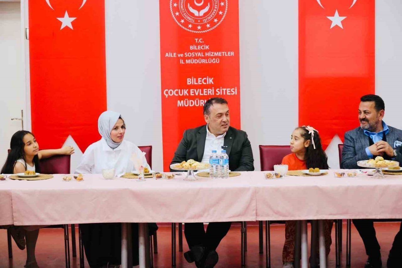 Vali Sözer ve eşi Zeynep Sözer bayramda çocuklar ve hastalarla bir araya geldi