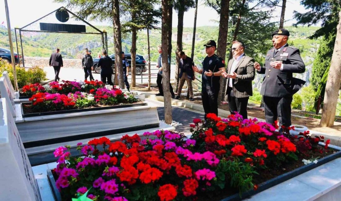Bilecik Valisi Faik Oktay Sözer, Kurban Bayramı dolayısıyla Bilecik Şehitliği’ni