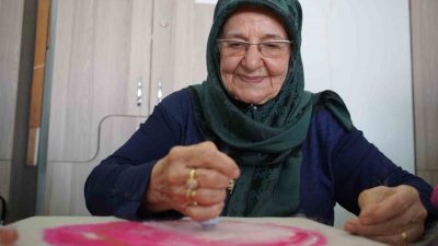 Sakarya’nın Adapazarı ilçesinde yaşayan 82 yaşındaki kadın, gençlik yıllarında başlayan