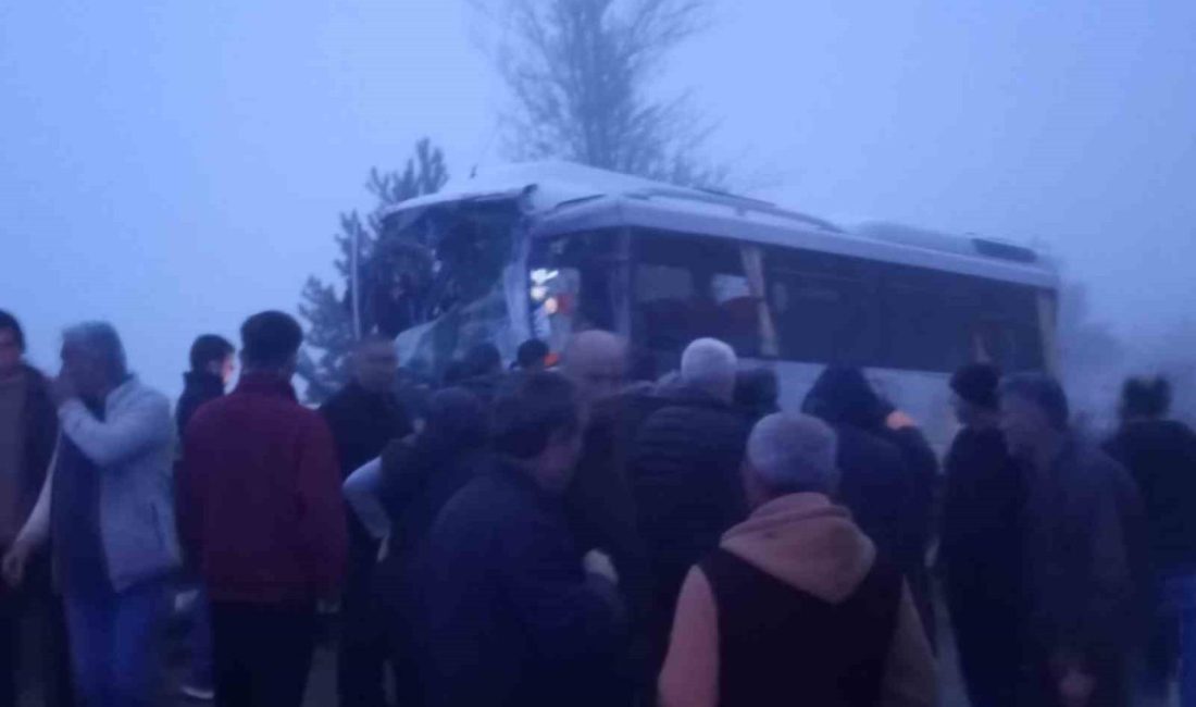 Bolu’nun Mudurnu ilçesinde yağış nedeniyle kayganlaşan yolda kontrolden çıkan yakıt