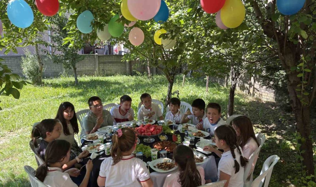 Sakarya’nın Arifiye ilçesinde okul servis şoförlüğü yapan Salih Öztaş ve