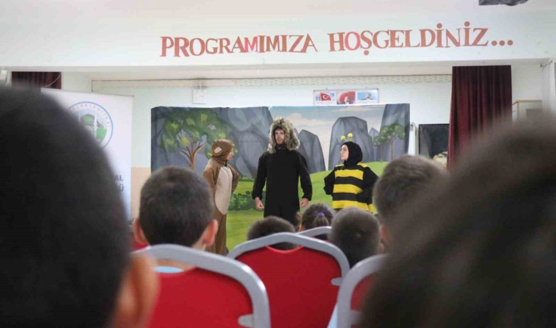 32 okulda 5 bin öğrenciye akran zorbalığına karşı tiyatrolu eğitim verildi Sakarya’nın Akyazı ilçesinde son dönemde dijital ve sosyal mecralarda sıkça