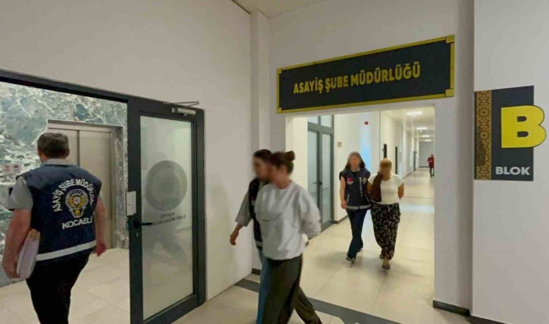400 bin TL değerinde ziynet eşyası çalan şüpheliler otoyolda yakalandı Kocaeli’de 3 ayrı evden yaklaşık 400 bin liralık ziynet eşyası