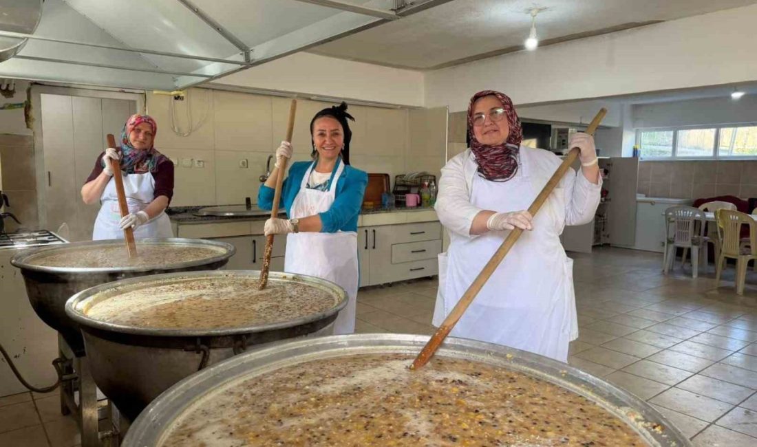 Pazaryeri’nde Muharrem ayı dolayısıyla5 bin kişilik aşure yapılarak, tüm ilçeye