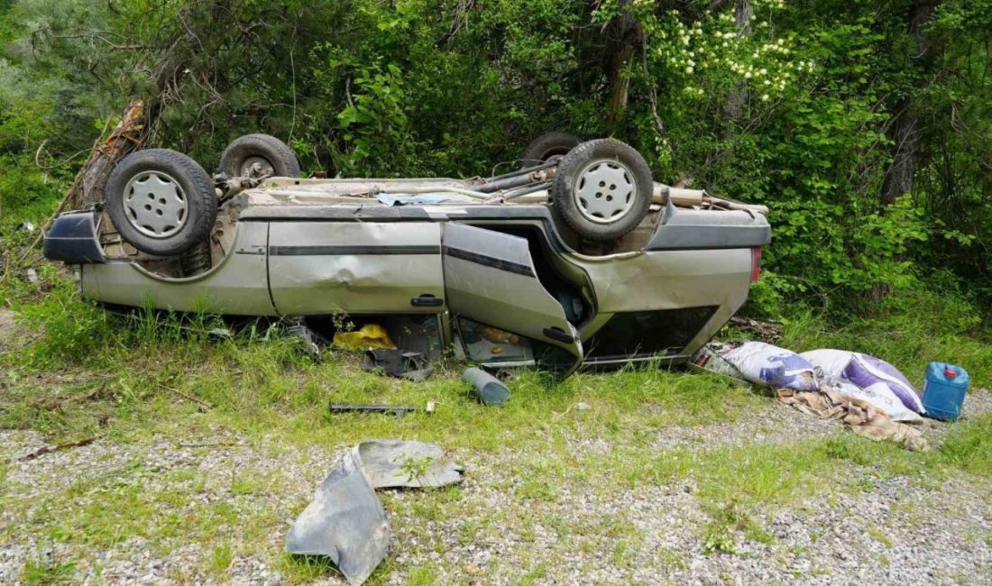 Kastamonu’da ağaca çarpıp takla atan otomobildeki 3 kişi yaralandı. Kaza,