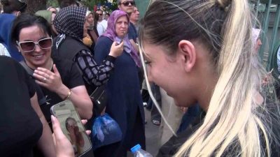 Antalya’da yaşayan bir anne, Kocaeli’de TYT’ye giren kızının heyecanına görüntülü
