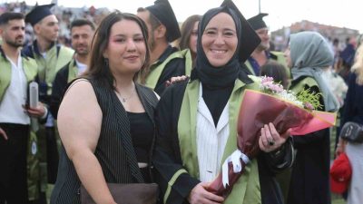 Yalova’da birlikte üniversite sınavına hazırlanan Nilüfer Savaşır ve kızı Yağmur