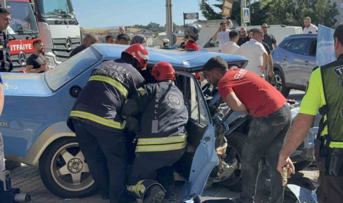 Ardı ardına şerit değiştiren sürücü kaza yaptı: 3 yaralı Kocaeli’nin Darıca ilçesinde ardı ardına şerit değiştiren sürücünün direksiyon hakimiyetini