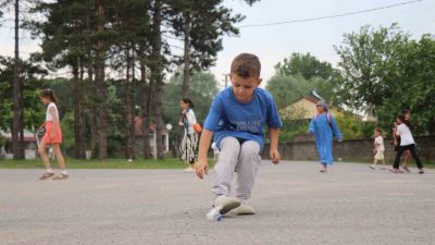 Sakarya’nın Akyazı ilçesinde, ayrıştırılmamış çöp bulmanın neredeyse imkansız olduğu mahallede