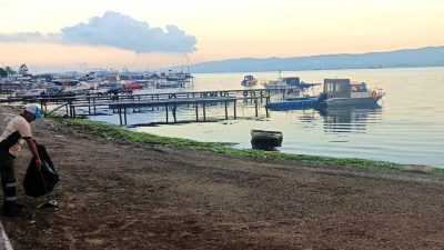 Başiskele Sahili’nde yürütülen temizlik ve bakım çalışmalarıyla kıyı şeridi daha