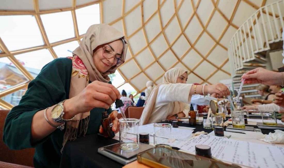 Başiskele’de düzenlenen aromaterapi eğitimlerine katılan kadınlar; doğal içeriklerle kişisel bakım,