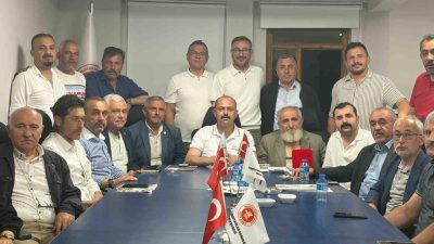 Muhtarlarla bir araya gelerek istişarede bulunan Tosya Belediye Başkanı Volkan
