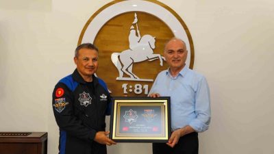 Türkiye’nin ilk astronotu Alper Gezeravcı, Düzce Belediye Başkanı Faruk Özlü’yü