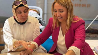 Bilecik’in Pazaryeri ilçesinde Pazaryeri Belediye Başkanı Zekiye Tekin, kendi elleriyle