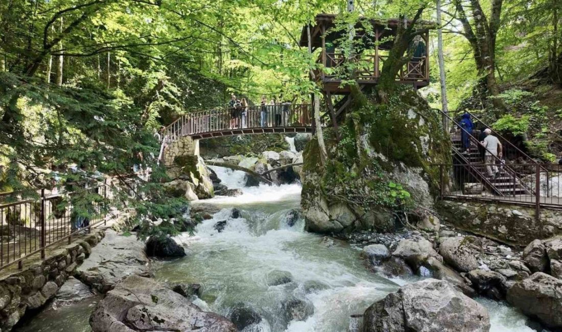 Kurban Bayramı tatilinde Düzce’nin doğal turizm noktaları ziyaretçi akınına uğradı.