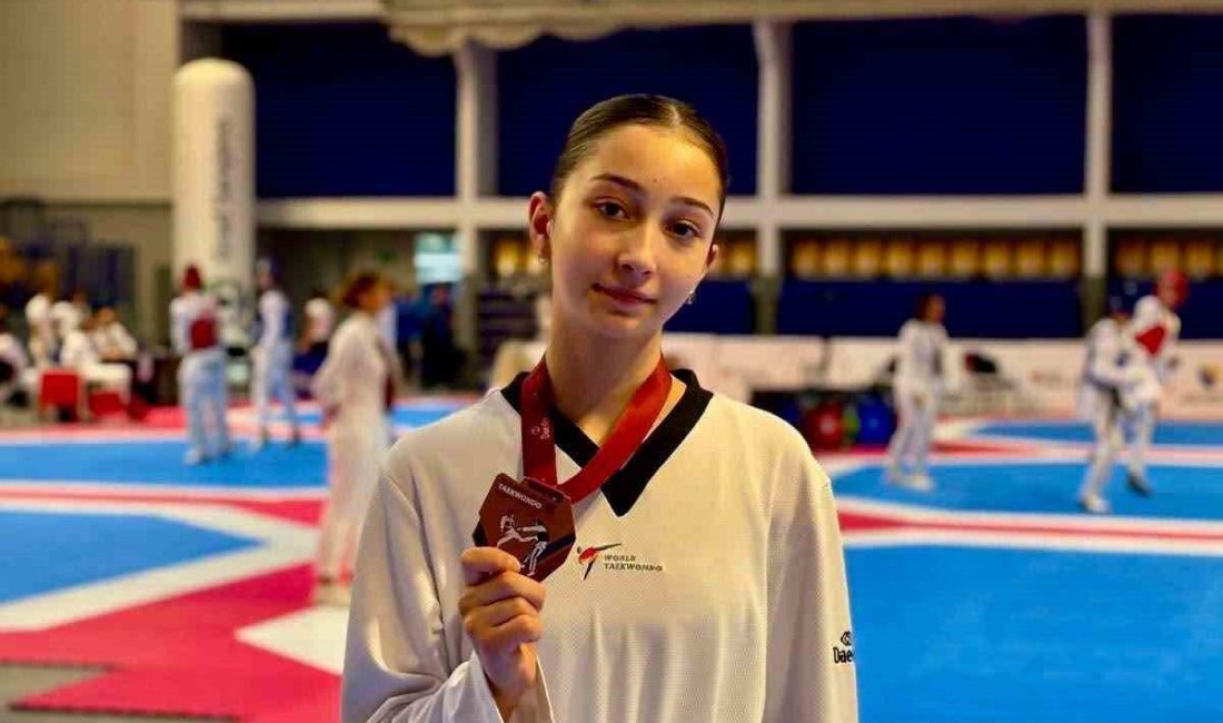 Bilecikli sporcu Avrupa üçüncüsü oldu Bilecikli sporcu Neslişah Ençok, Avrupa üçüncüsü oldu. Bosna-Hersek’te düzenlenen Kulüpler