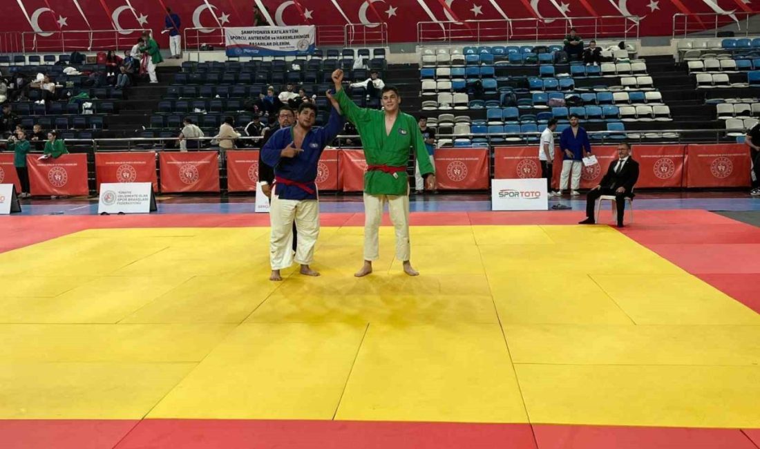 Bilecikli sporcular, Büyükler Türkiye Kuraş Şampiyonası’na damga vurdu. Sakarya’da düzenlenen