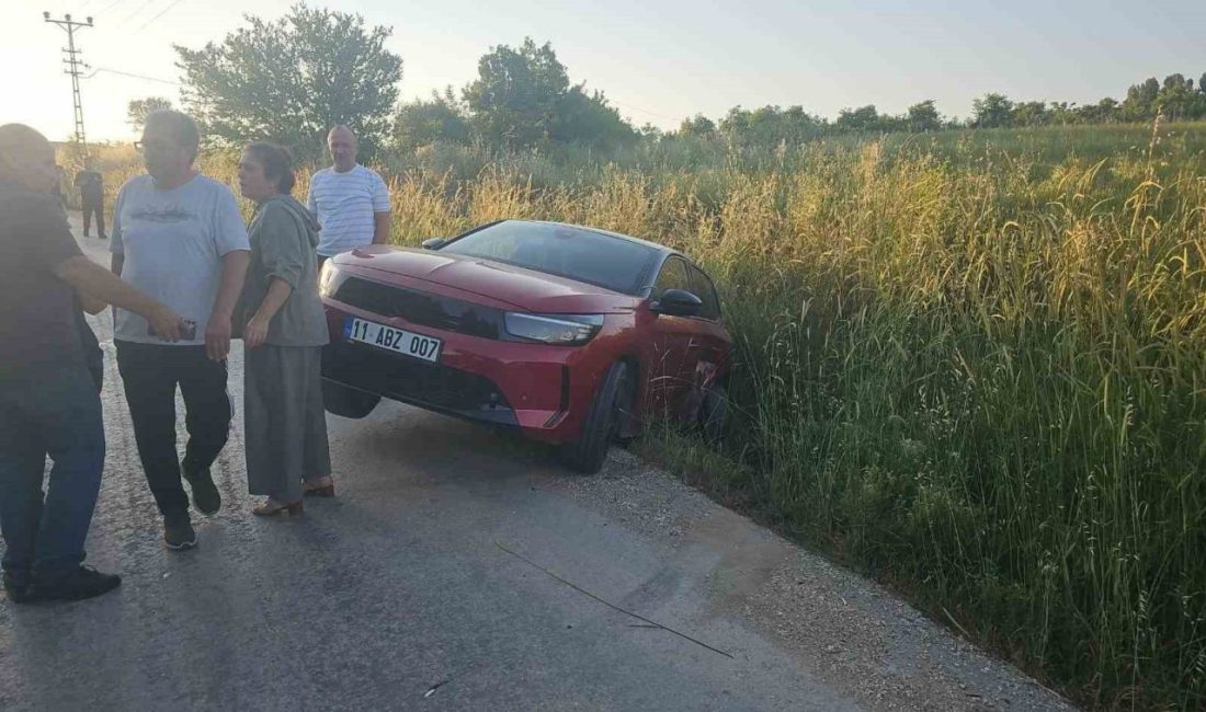 Bilecik’te 2 otomobilin çarpışması sonucu meydana gelen trafik kazasında 3