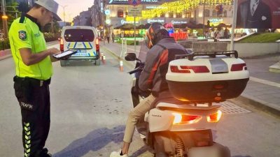 Bilecik’in Bozüyük ilçesinde 280 motosiklet sürücüsü denetlendi. Bozüyük ilçesinde İlçe