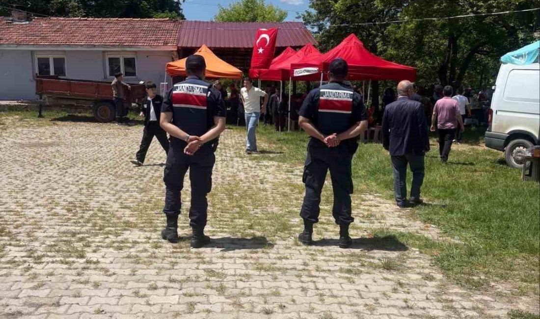 Bilecik’te jandarma ekiplerince vatandaşlara hayvan hırsızlığı ve dolandırıcılık kapsamında bilgilendirme