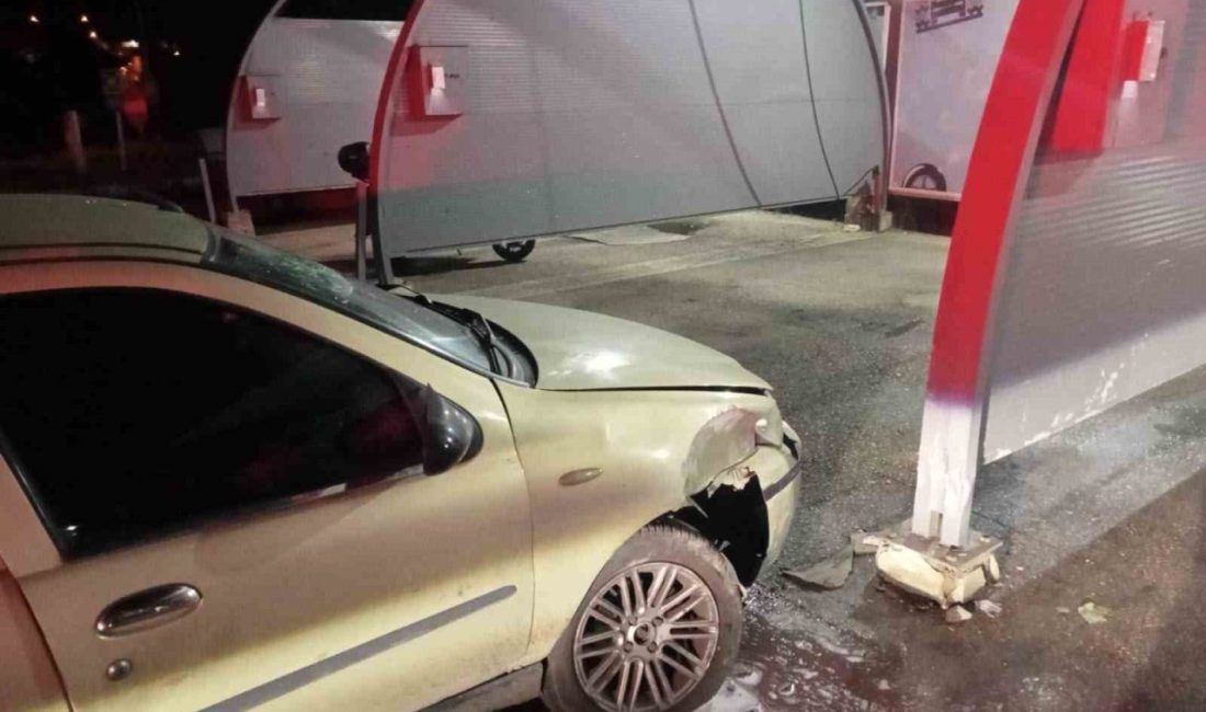 Bilecik’te otomobil sürücüsünün akaryakıt istasyonunda bulunan yıkama alanına çarpması sonucu