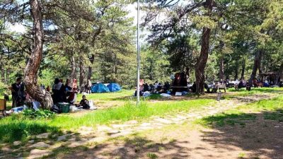 Bilecik’in Pazaryeri ilçesinde yer alan Küçükelmalı Tabiat Parkı, dört mevsim