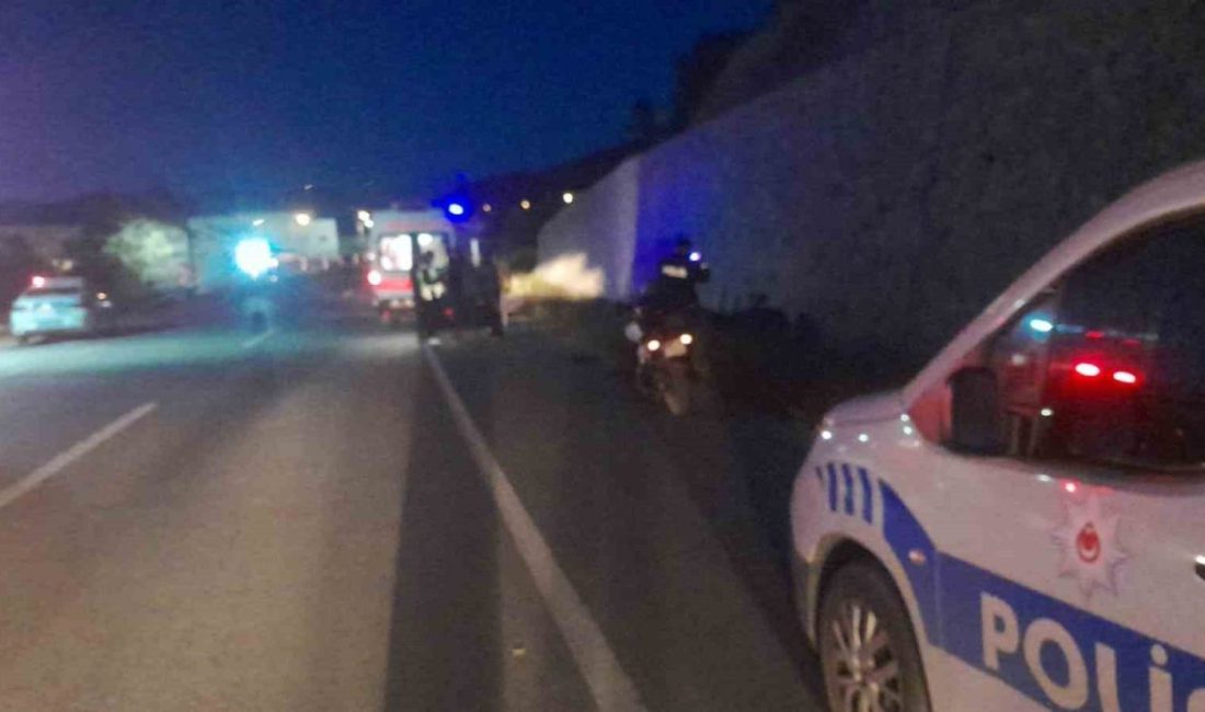 Bolu’da emniyet şeridinde otomobilin çarptığı adam hayatını kaybetti Bolu’da arızalanan ATV’yi emniyet şeridinde tamir etmeye çalışırken bir otomobilin